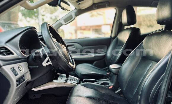 Acheter Import Voiture Mitsubishi L200 Noir à Dakar, Dakar Acheter Import Voiture Mitsubishi L200 Noir à Dakar, Dakar