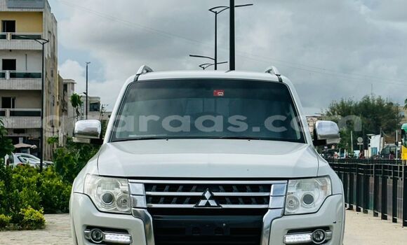 Dieundeu Occasion Mitsubishi Pajero White Auto in Dakar in Dakar