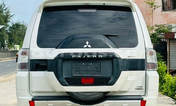Buy Used Mitsubishi Pajero White Car in Dakar in Dakar Buy Used Mitsubishi Pajero White Car in Dakar in Dakar