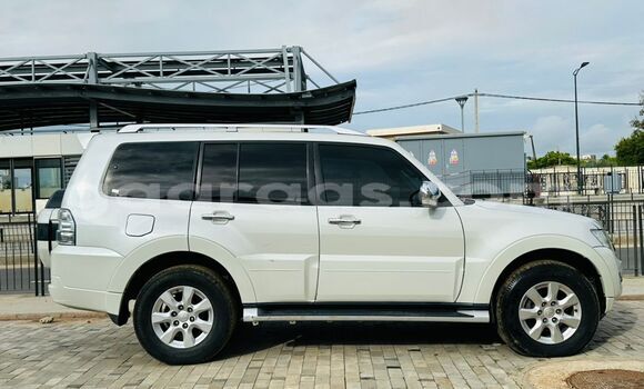 Buy Used Mitsubishi Pajero White Car in Dakar in Dakar Buy Used Mitsubishi Pajero White Car in Dakar in Dakar