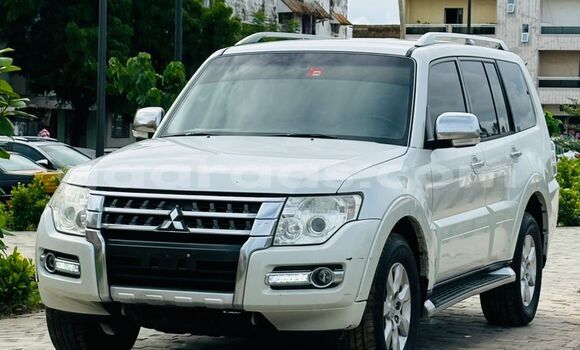 Buy Used Mitsubishi Pajero White Car in Dakar in Dakar Buy Used Mitsubishi Pajero White Car in Dakar in Dakar
