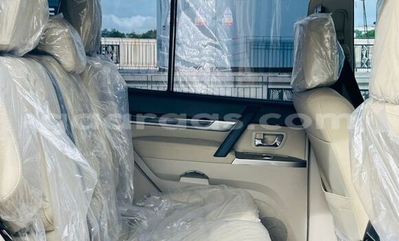 Buy Used Mitsubishi Pajero White Car in Dakar in Dakar Buy Used Mitsubishi Pajero White Car in Dakar in Dakar