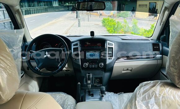 Buy Used Mitsubishi Pajero White Car in Dakar in Dakar Buy Used Mitsubishi Pajero White Car in Dakar in Dakar