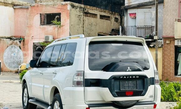 Buy Used Mitsubishi Pajero White Car in Dakar in Dakar Buy Used Mitsubishi Pajero White Car in Dakar in Dakar