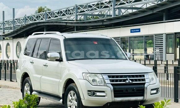 Buy Used Mitsubishi Pajero White Car in Dakar in Dakar Buy Used Mitsubishi Pajero White Car in Dakar in Dakar