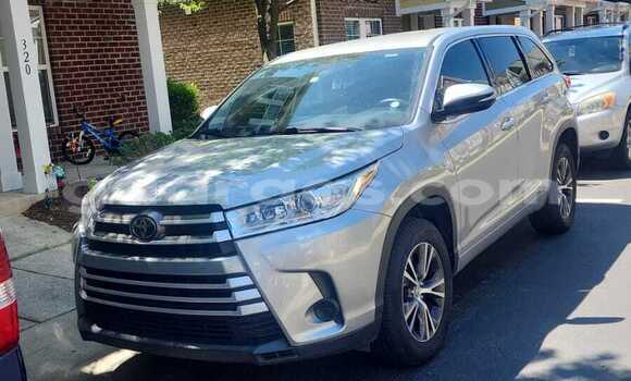 Acheter Import Voiture Toyota Highlander Gris métallisé à Dakar, Dakar Acheter Import Voiture Toyota Highlander Gris métallisé à Dakar, Dakar