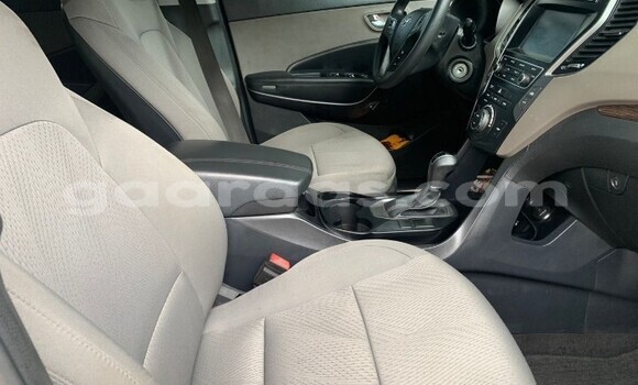 Dieundeu Occasion Hyundai Santa Fe Silver Auto in Dakar in Dakar Dieundeu Occasion Hyundai Santa Fe Silver Auto in Dakar in Dakar