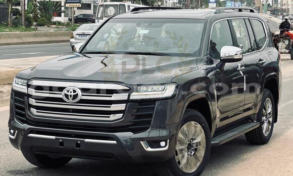 Buy Import Toyota Land Cruiser Silver Car in Dakar in Dakar Buy Import Toyota Land Cruiser Silver Car in Dakar in Dakar