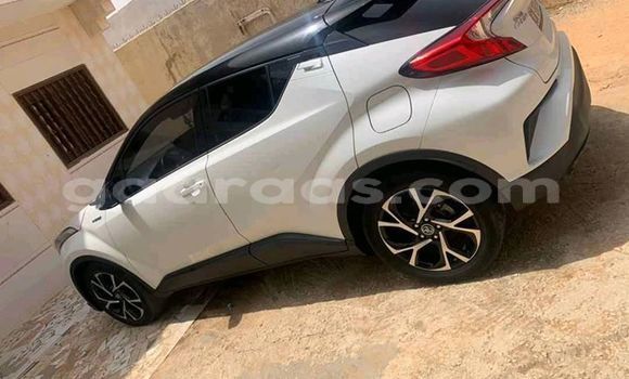Acheter Occasion Voiture Toyota C-HR Blanc à Dakar, Dakar Acheter Occasion Voiture Toyota C-HR Blanc à Dakar, Dakar