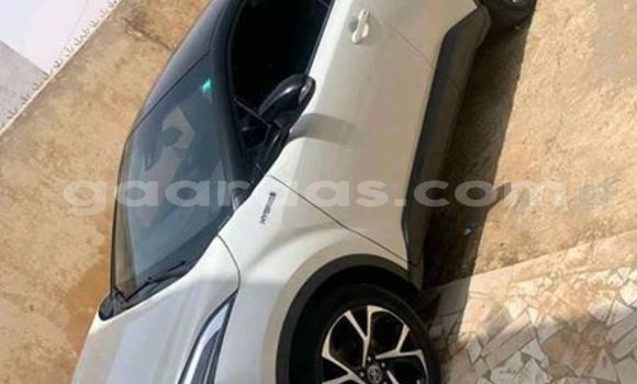 Acheter Occasion Voiture Toyota C-HR Blanc à Dakar, Dakar Acheter Occasion Voiture Toyota C-HR Blanc à Dakar, Dakar