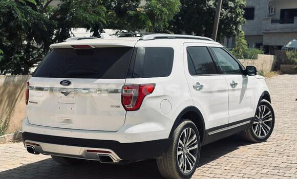 Buy Import Ford Explorer White Car in Dakar in Dakar Buy Import Ford Explorer White Car in Dakar in Dakar