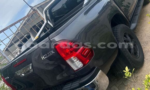 Buy Used Toyota Hilux Silver Car in Dakar in Dakar Buy Used Toyota Hilux Silver Car in Dakar in Dakar