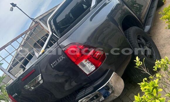 Buy Used Toyota Hilux Silver Car in Dakar in Dakar Buy Used Toyota Hilux Silver Car in Dakar in Dakar