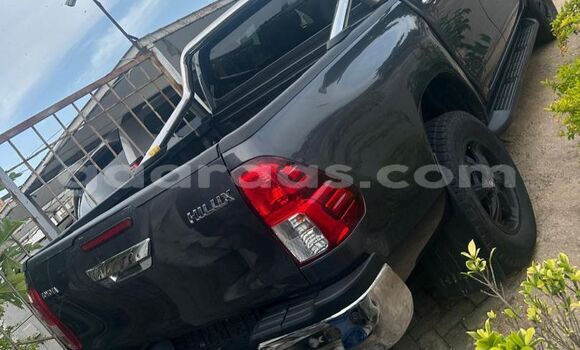 Buy Used Toyota Hilux Silver Car in Dakar in Dakar Buy Used Toyota Hilux Silver Car in Dakar in Dakar