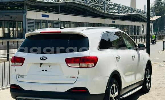 Acheter Occasion Voiture Kia Sorento Blanc à Dakar, Dakar Acheter Occasion Voiture Kia Sorento Blanc à Dakar, Dakar