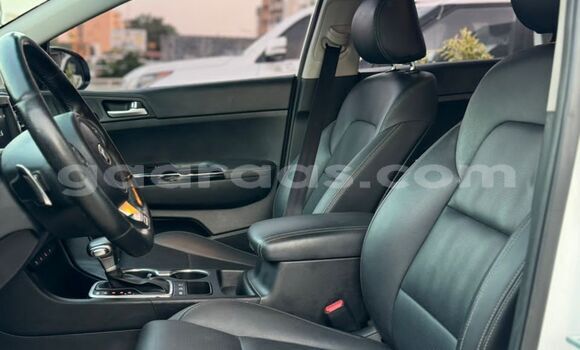 Acheter Import Voiture Kia Sportage Blanc à Dakar, Dakar Acheter Import Voiture Kia Sportage Blanc à Dakar, Dakar