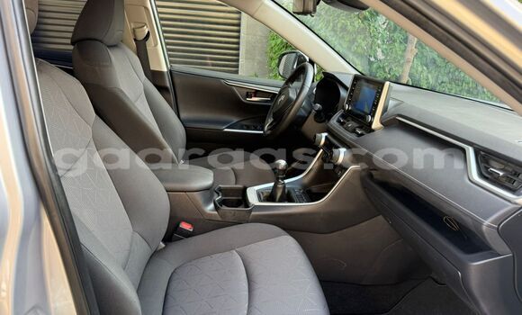 Dieundeu Imported Toyota RAV4 Silver Auto in Dakar in Dakar Dieundeu Imported Toyota RAV4 Silver Auto in Dakar in Dakar