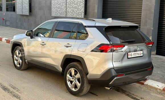 Dieundeu Imported Toyota RAV4 Silver Auto in Dakar in Dakar Dieundeu Imported Toyota RAV4 Silver Auto in Dakar in Dakar