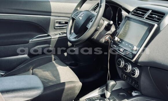 Acheter Import Voiture Mitsubishi Outlander Noir à Dakar, Dakar Acheter Import Voiture Mitsubishi Outlander Noir à Dakar, Dakar