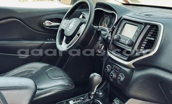 Buy Import Jeep Cherokee White Car in Dakar in Dakar Buy Import Jeep Cherokee White Car in Dakar in Dakar