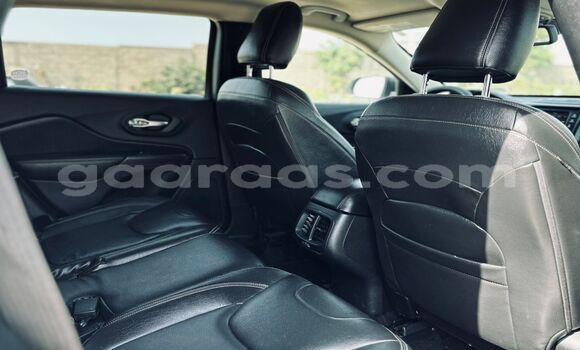 Buy Import Jeep Cherokee White Car in Dakar in Dakar Buy Import Jeep Cherokee White Car in Dakar in Dakar