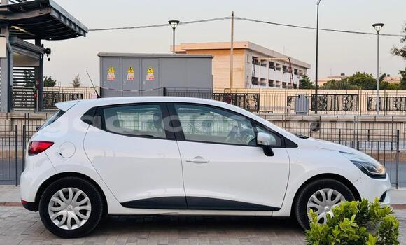 Dieundeu Occasion Renault Clio White Auto in Dakar in Dakar Dieundeu Occasion Renault Clio White Auto in Dakar in Dakar