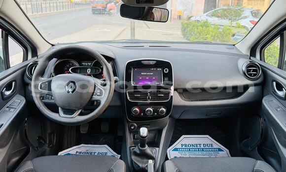 Dieundeu Occasion Renault Clio White Auto in Dakar in Dakar Dieundeu Occasion Renault Clio White Auto in Dakar in Dakar