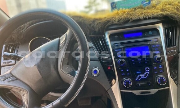 Dieundeu Occasion Hyundai Sonata Red Auto in Dakar in Dakar Dieundeu Occasion Hyundai Sonata Red Auto in Dakar in Dakar