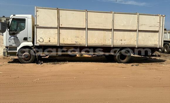 Buy Used Renault TRM 10000 White Truck in Dakar in Dakar Buy Used Renault TRM 10000 White Truck in Dakar in Dakar