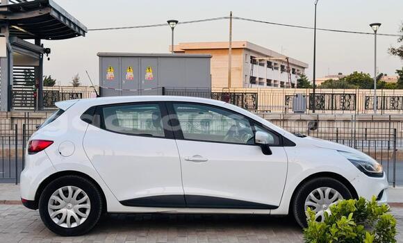 Acheter Occasion Voiture Renault Clio Blanc à Dakar, Dakar Acheter Occasion Voiture Renault Clio Blanc à Dakar, Dakar