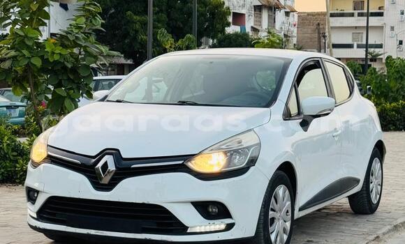 Acheter Occasion Voiture Renault Clio Blanc à Dakar, Dakar Acheter Occasion Voiture Renault Clio Blanc à Dakar, Dakar