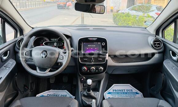 Acheter Occasion Voiture Renault Clio Blanc à Dakar, Dakar Acheter Occasion Voiture Renault Clio Blanc à Dakar, Dakar