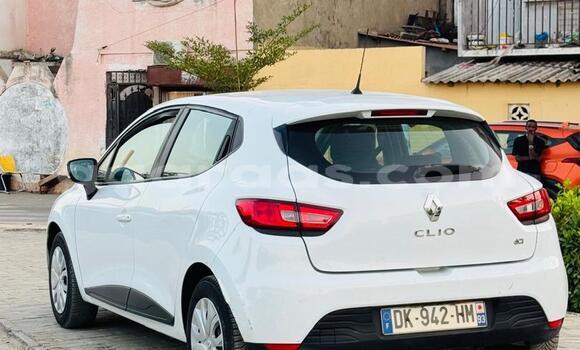 Acheter Occasion Voiture Renault Clio Blanc à Dakar, Dakar Acheter Occasion Voiture Renault Clio Blanc à Dakar, Dakar