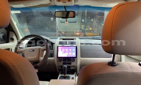 Acheter Occasion Voiture Ford Escape Beige à Dakar, Dakar Acheter Occasion Voiture Ford Escape Beige à Dakar, Dakar