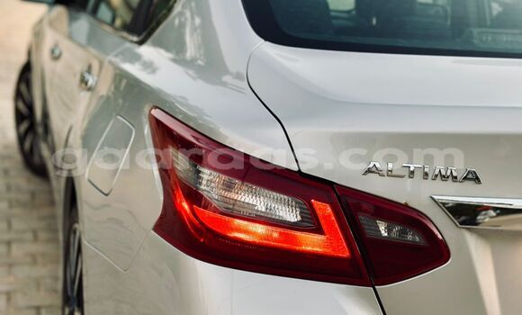 Buy Import Nissan Altima Silver Car in Dakar in Dakar Buy Import Nissan Altima Silver Car in Dakar in Dakar