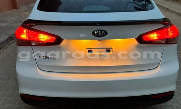 Acheter Occasion Voiture Kia Forte Blanc à Dakar, Dakar Acheter Occasion Voiture Kia Forte Blanc à Dakar, Dakar