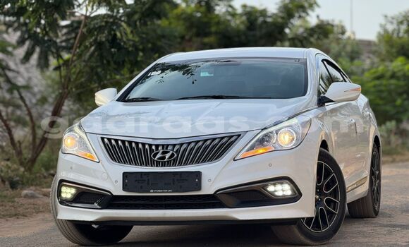 Acheter Occasion Voiture Hyundai Grandeur Blanc à Dakar, Dakar Acheter Occasion Voiture Hyundai Grandeur Blanc à Dakar, Dakar
