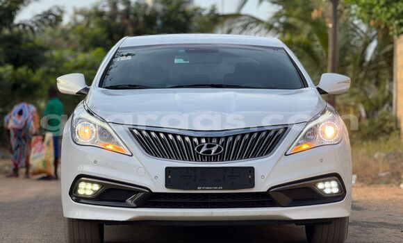 Acheter Occasion Voiture Hyundai Grandeur Blanc à Dakar, Dakar Acheter Occasion Voiture Hyundai Grandeur Blanc à Dakar, Dakar