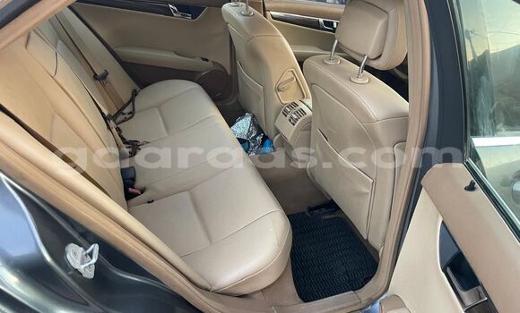 Acheter Occasion Voiture Mercedes‒Benz C-klasse Beige à Dakar, Dakar Acheter Occasion Voiture Mercedes‒Benz C-klasse Beige à Dakar, Dakar