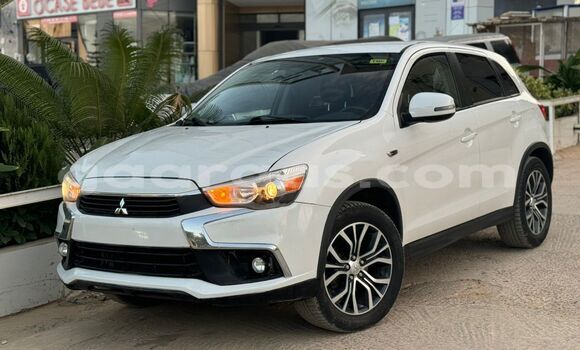 Acheter Import Voiture Mitsubishi Outlander Blanc à Dakar, Dakar