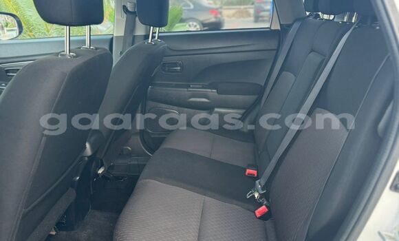 Acheter Import Voiture Mitsubishi Outlander Blanc à Dakar, Dakar Acheter Import Voiture Mitsubishi Outlander Blanc à Dakar, Dakar