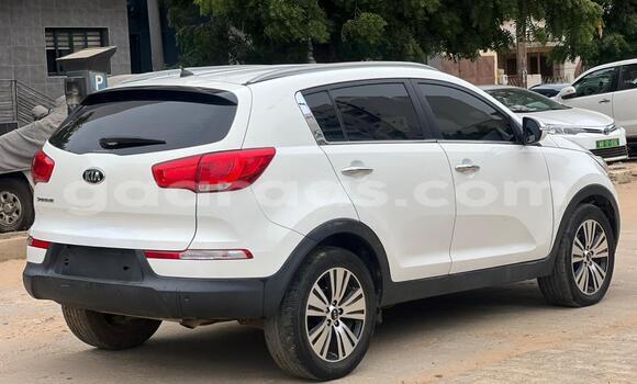 Dieundeu Occasion Kia Sportage White Auto in Dakar in Dakar Dieundeu Occasion Kia Sportage White Auto in Dakar in Dakar