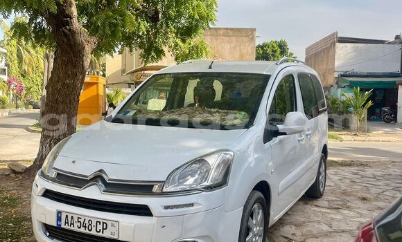 Dieundeu Occasion Citroen Berlingo White Auto in Dakar in Dakar Dieundeu Occasion Citroen Berlingo White Auto in Dakar in Dakar