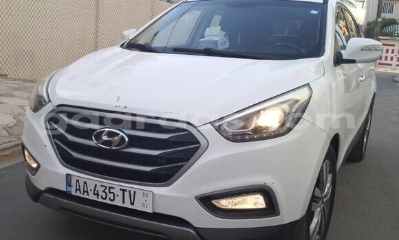 Buy Used Hyundai Tucson White Car in Dakar in Dakar Buy Used Hyundai Tucson White Car in Dakar in Dakar