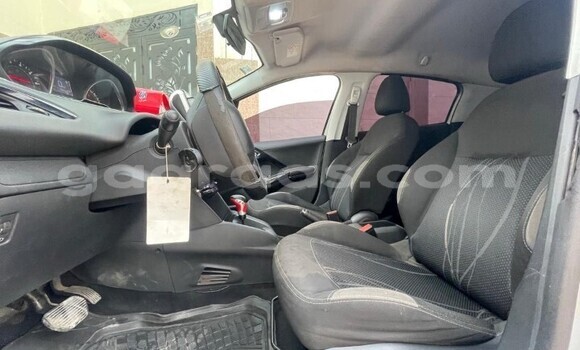 Acheter Occasion Voiture Peugeot 208 Gris à Dakar, Dakar Acheter Occasion Voiture Peugeot 208 Gris à Dakar, Dakar