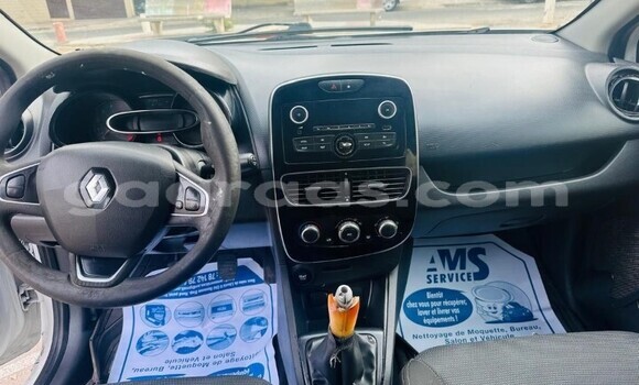 Dieundeu Occasion Renault Clio White Auto in Dakar in Dakar Dieundeu Occasion Renault Clio White Auto in Dakar in Dakar