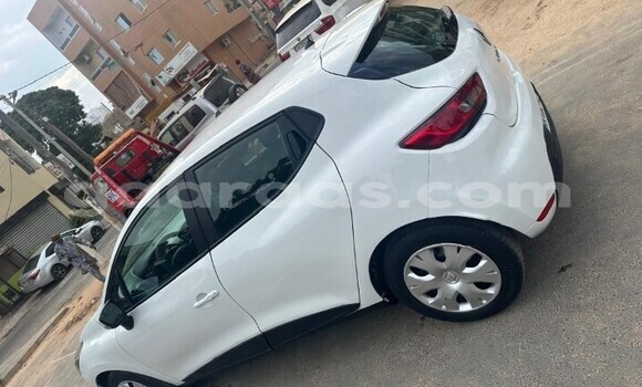 Dieundeu Occasion Renault Clio White Auto in Dakar in Dakar Dieundeu Occasion Renault Clio White Auto in Dakar in Dakar