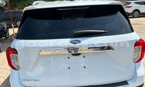 Buy Import Ford Explorer White Car in Dakar in Dakar Buy Import Ford Explorer White Car in Dakar in Dakar