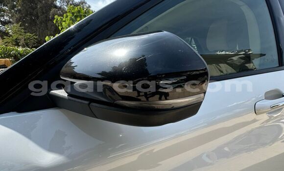 Buy Import Ford Explorer White Car in Dakar in Dakar Buy Import Ford Explorer White Car in Dakar in Dakar