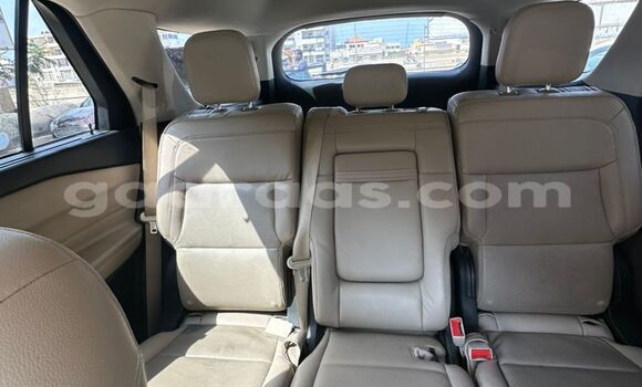 Buy Import Ford Explorer White Car in Dakar in Dakar Buy Import Ford Explorer White Car in Dakar in Dakar